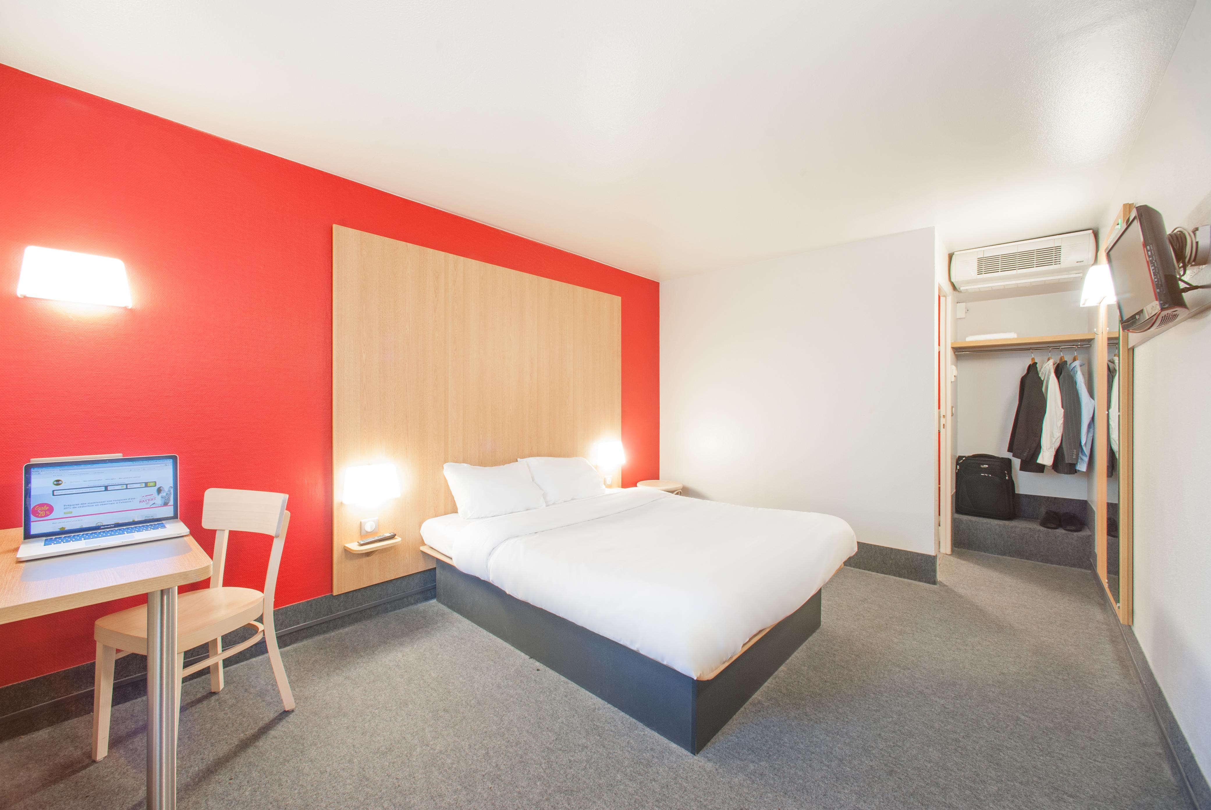 B&B Hotel Louveciennes لو بورْ مارْلي المظهر الخارجي الصورة