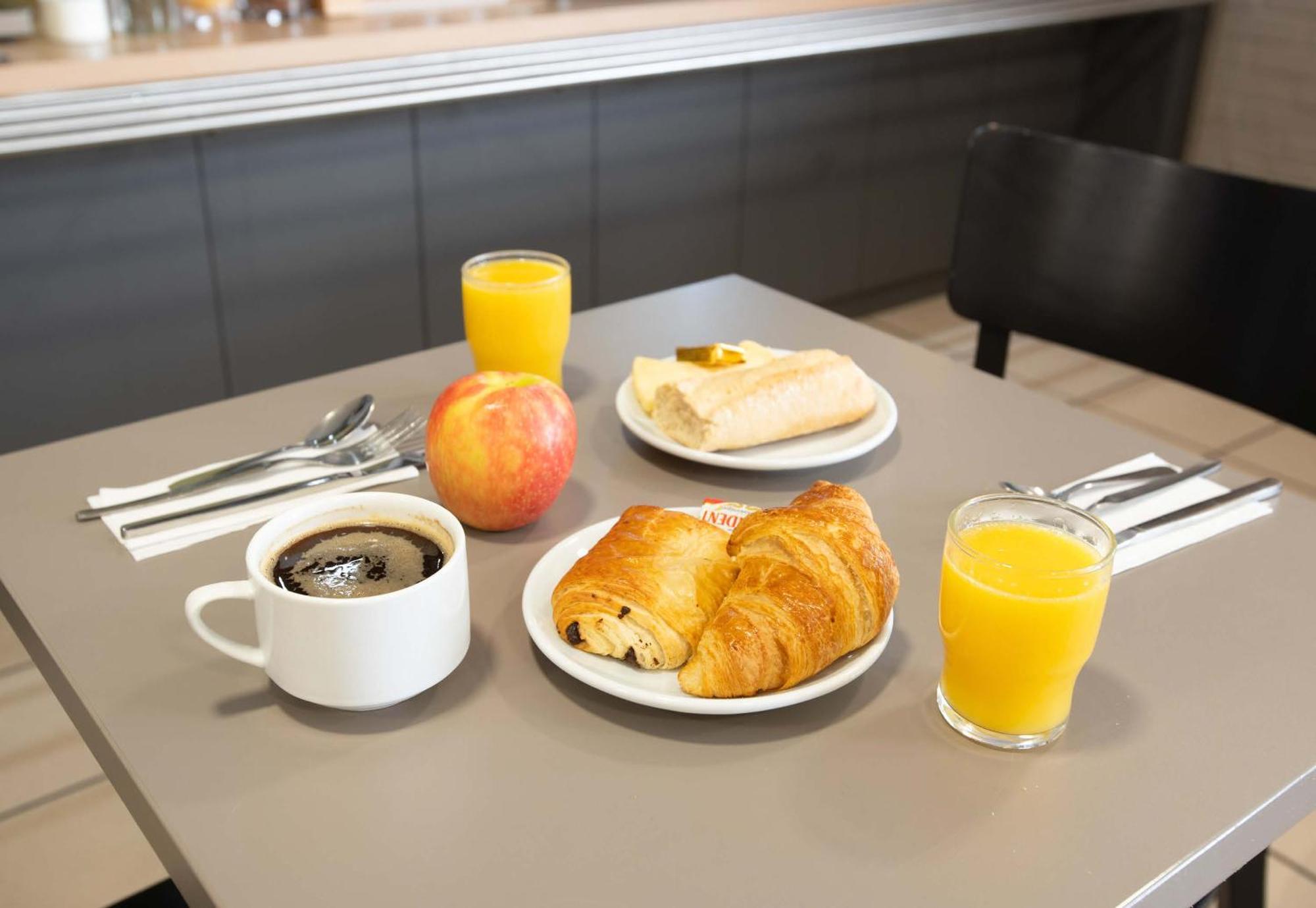 B&B Hotel Louveciennes لو بورْ مارْلي المظهر الخارجي الصورة