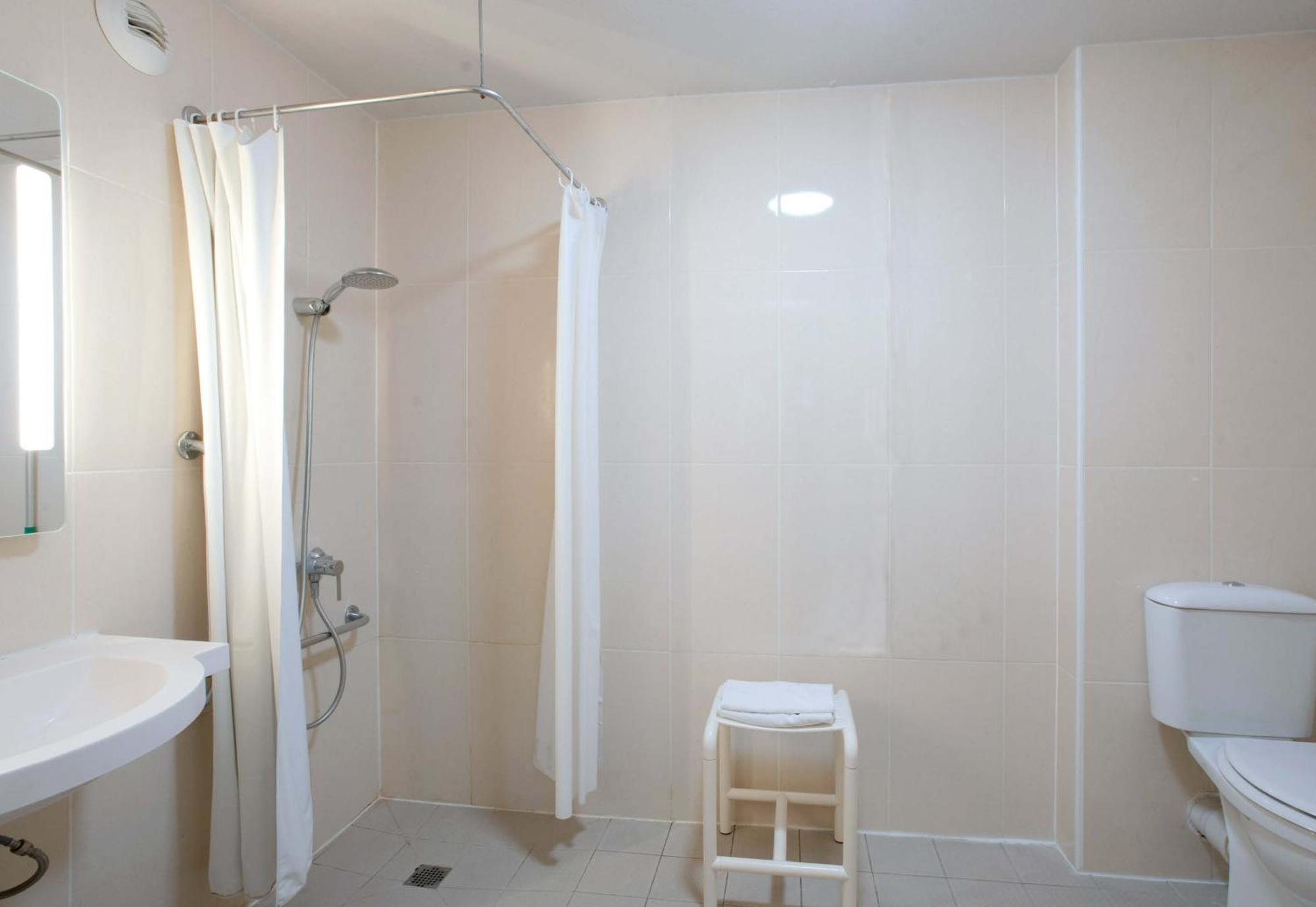 B&B Hotel Louveciennes لو بورْ مارْلي المظهر الخارجي الصورة